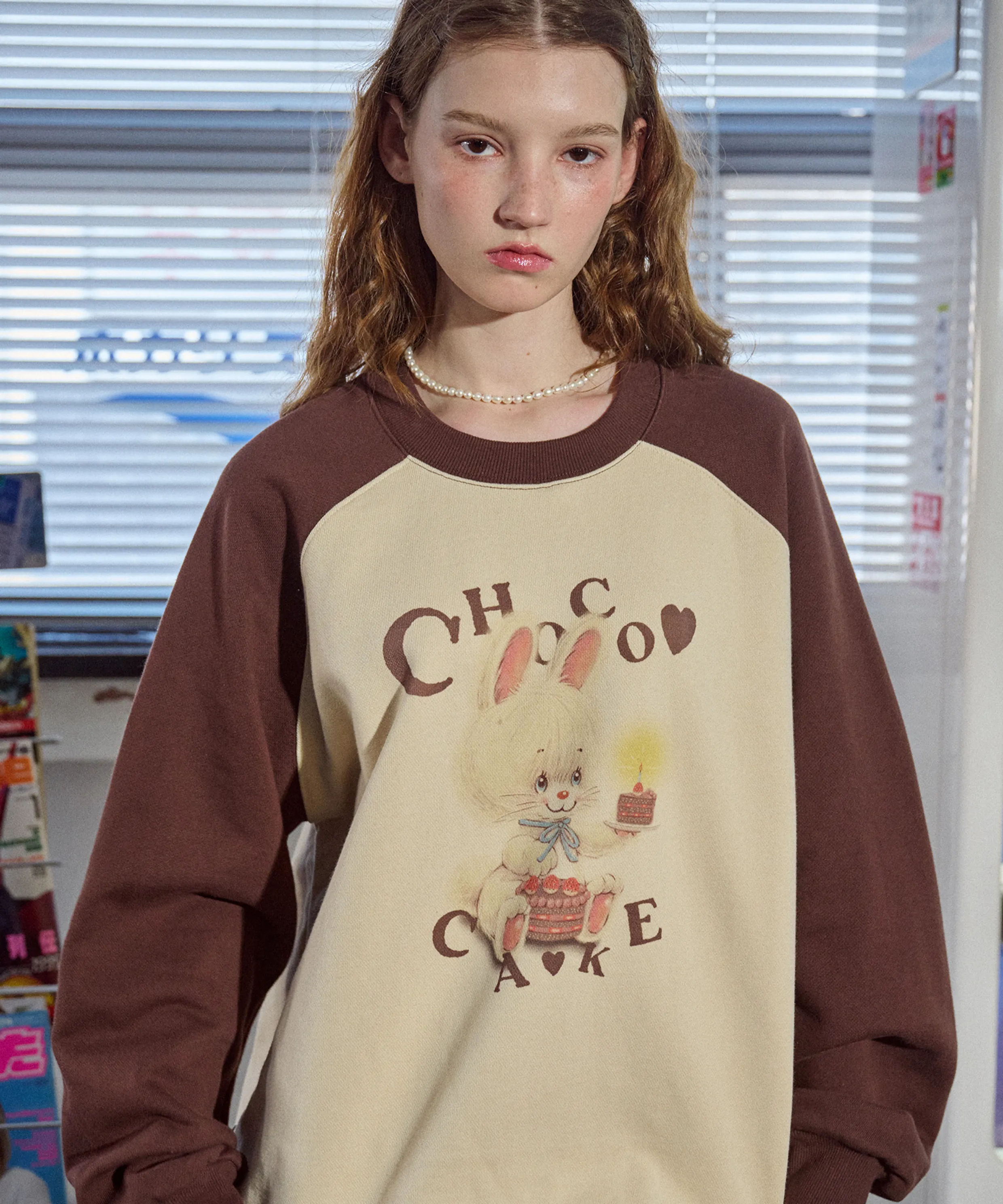 Choco Berry Raglan Sweatshirt Beige Brown