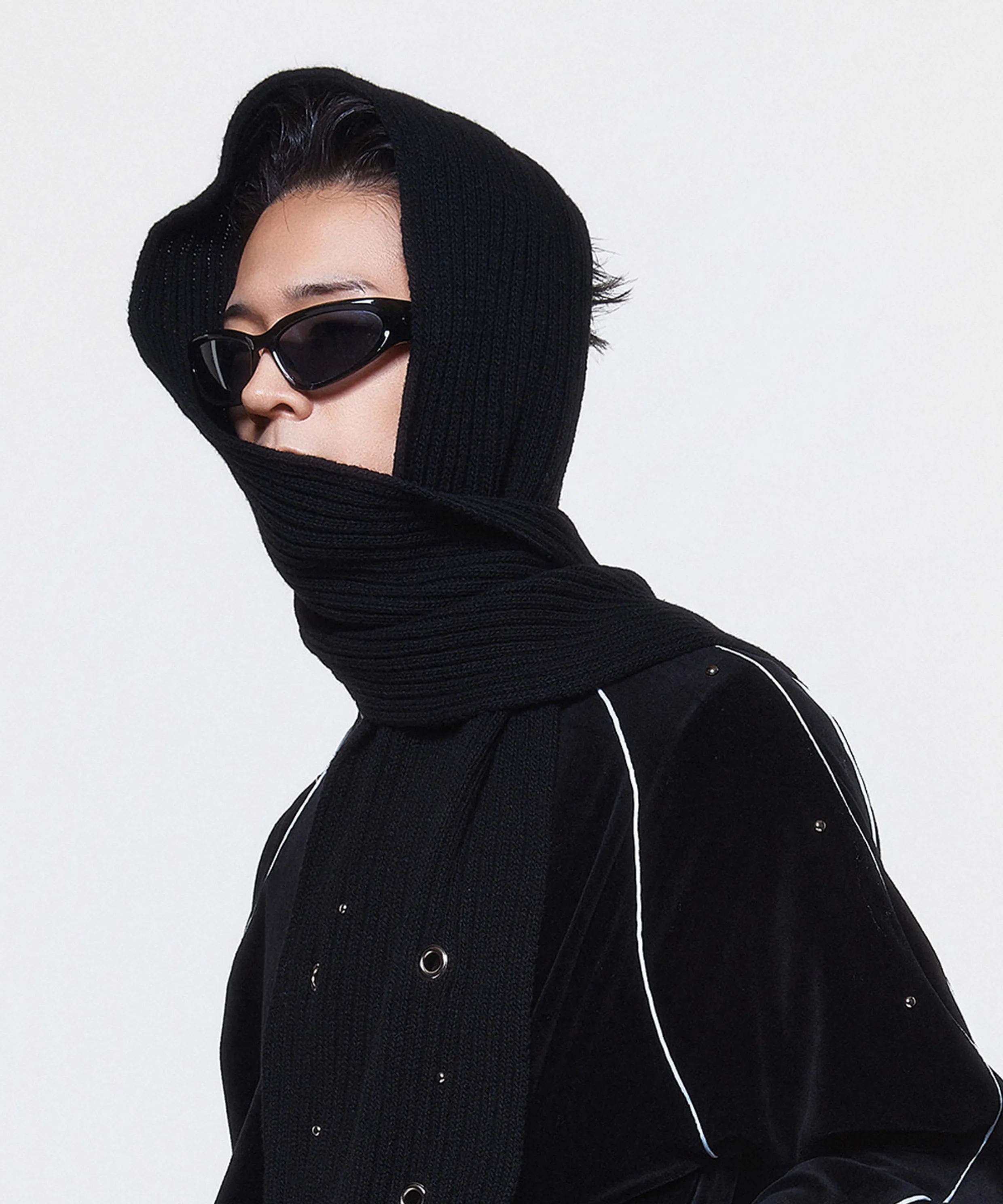 (DUC) Eyelet Stud Beanie & Muffler Black SET