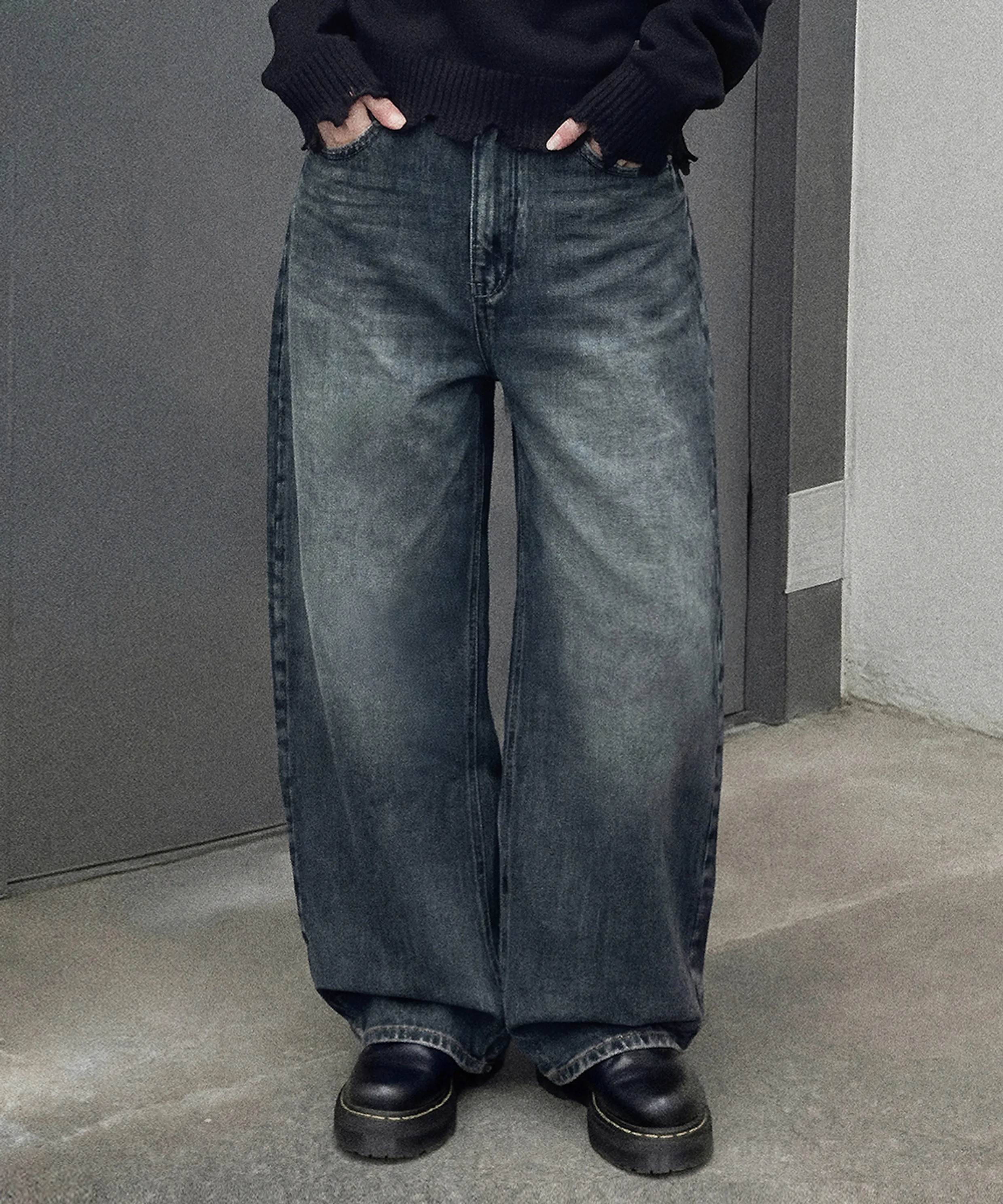 Nive Curved Denim Pants (Dark Blue)