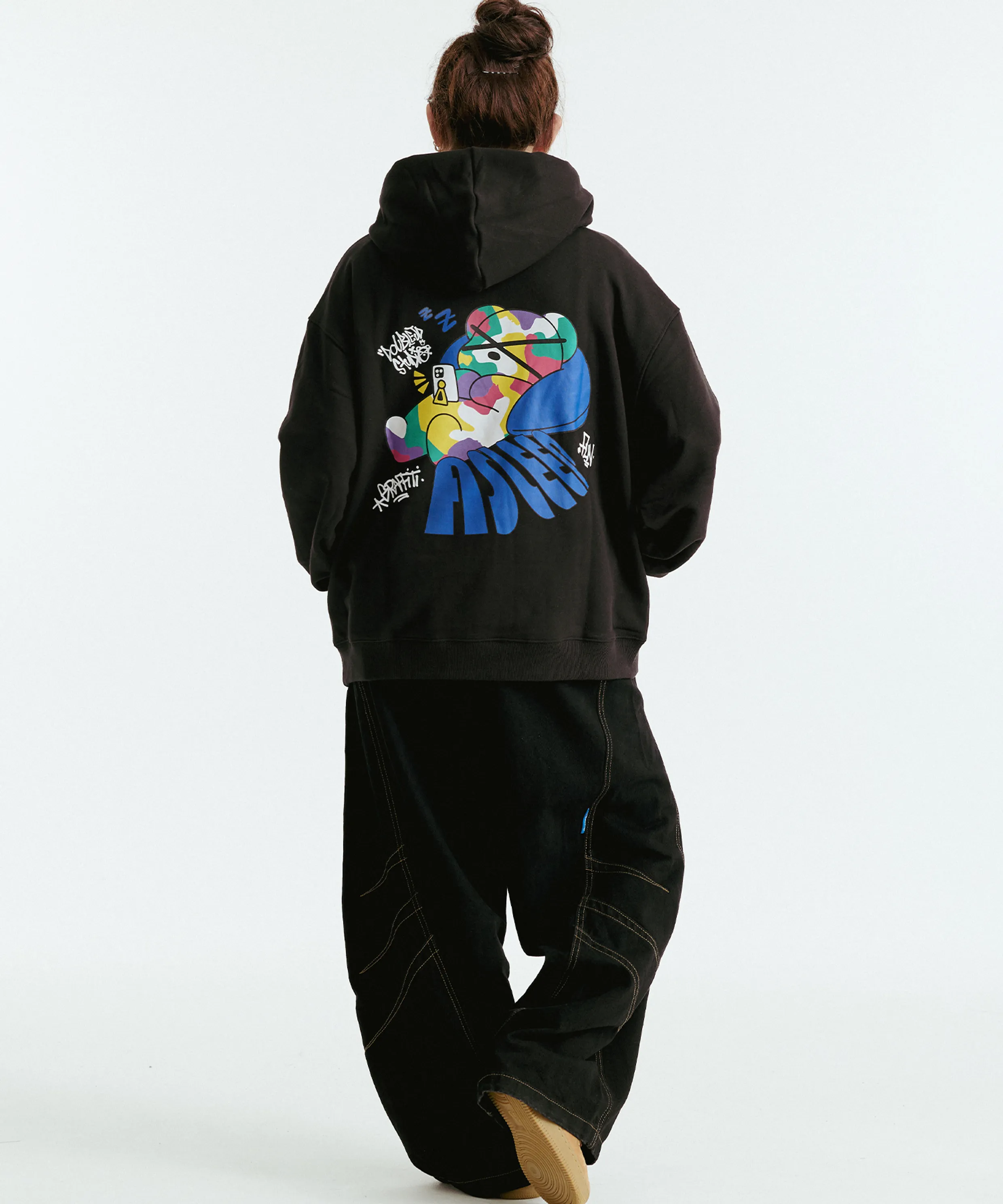 Plastic Bear Sweatshirt (Black) 4 Plastic Bear Sweatshirt (Black)