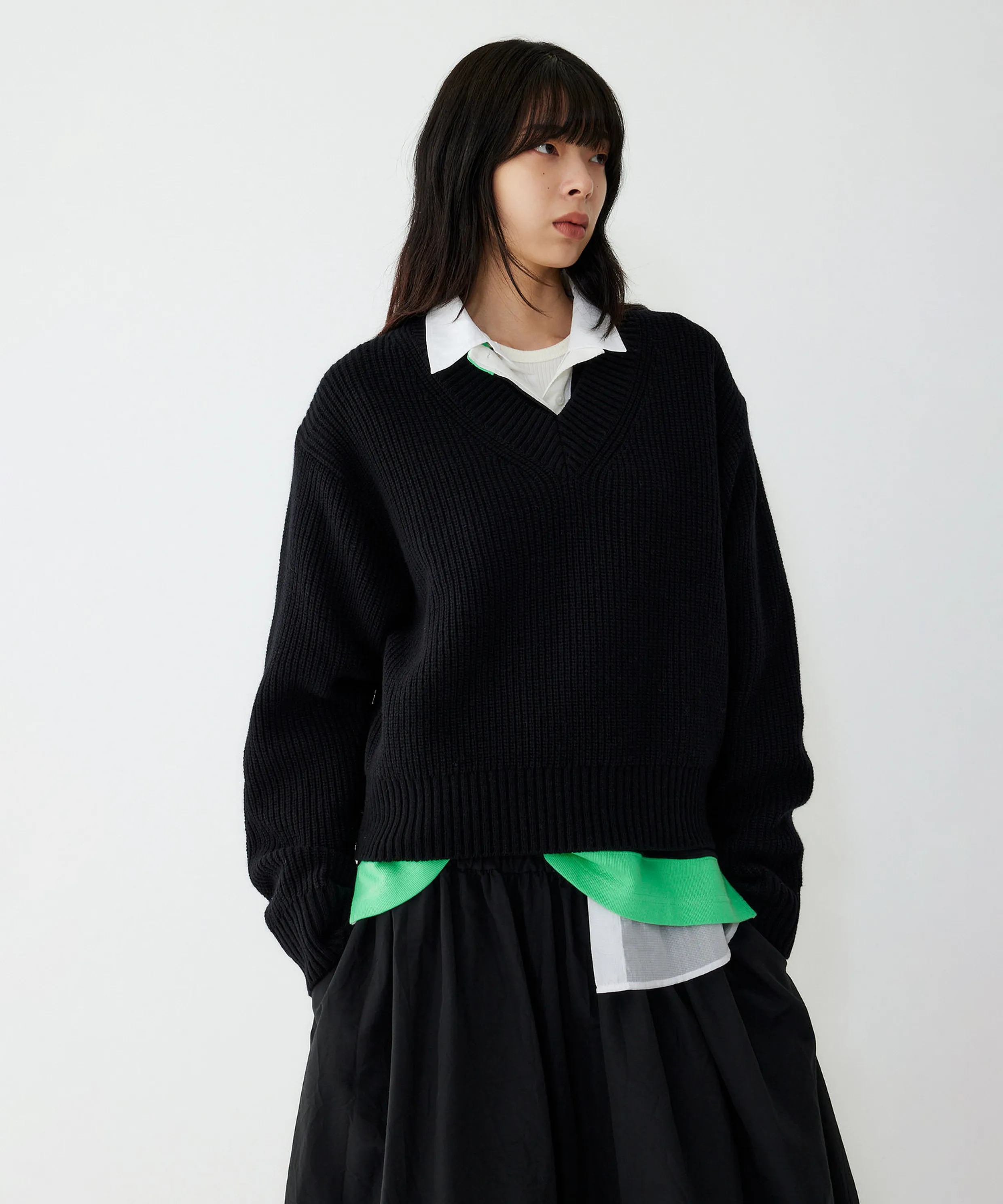 V-neck Pullover Knit _Black 9105452103