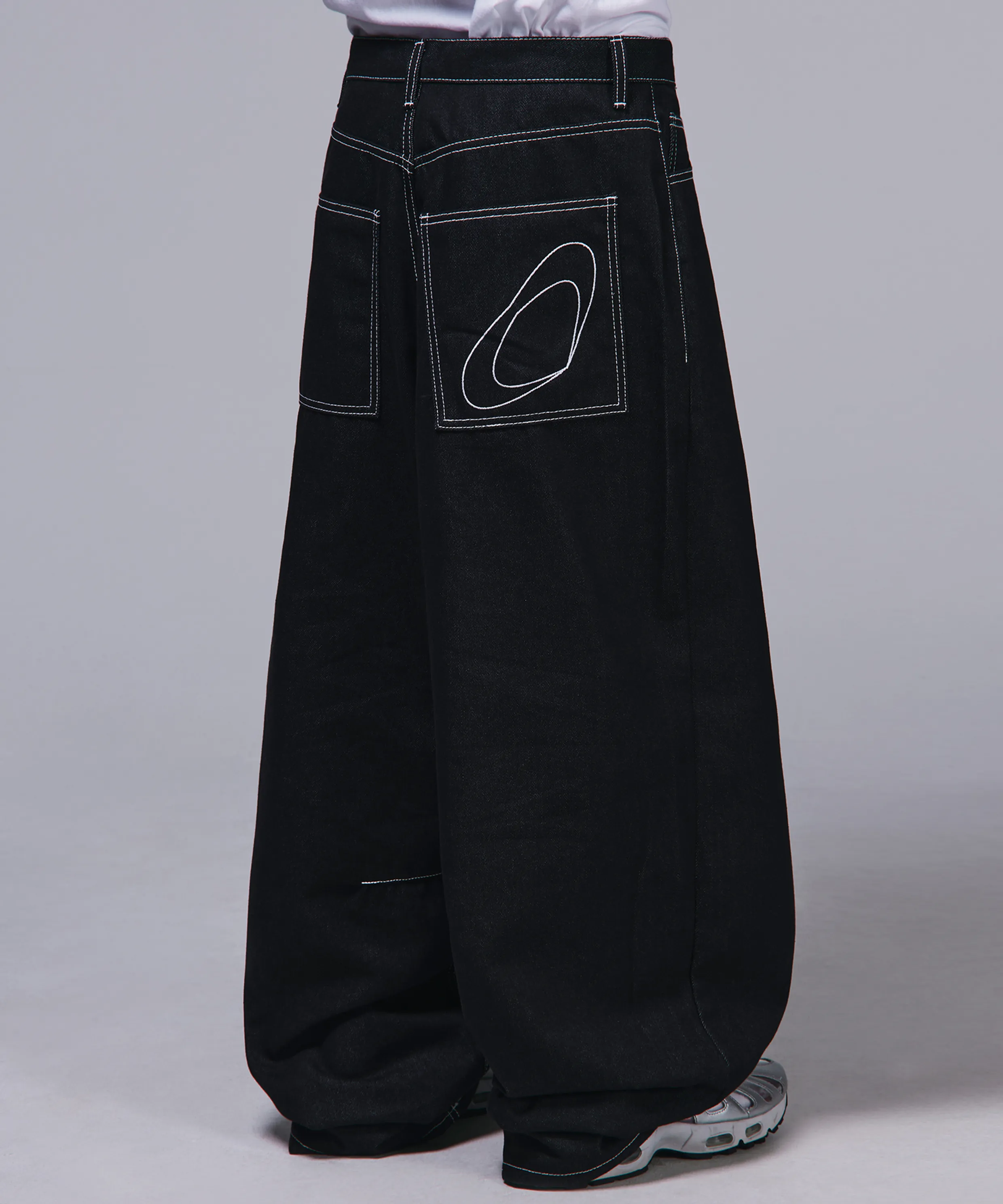 Back Logo Raw Dart Denim [Black]