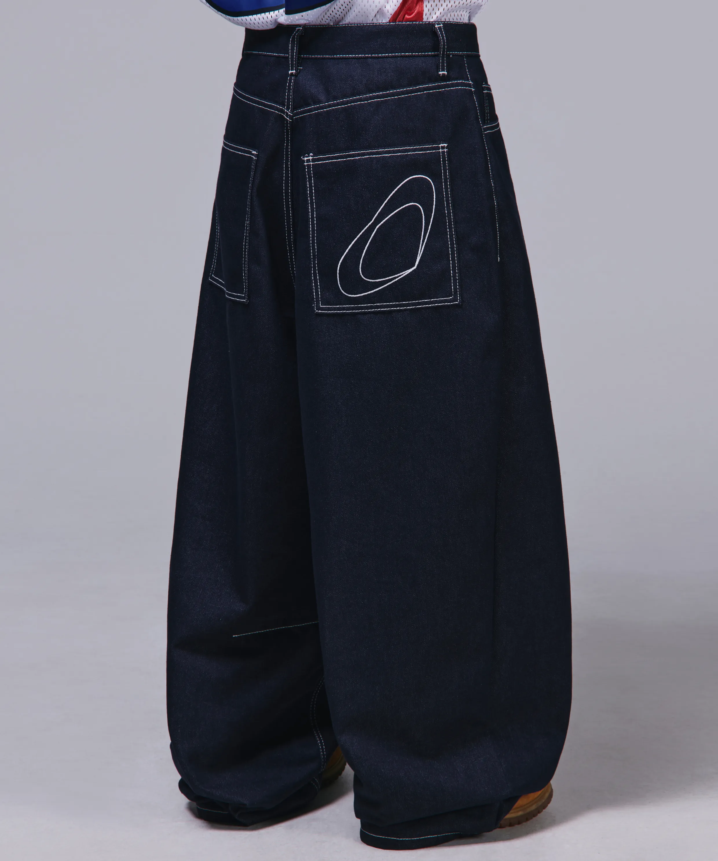 Back Logo Raw Dart Denim [Black]