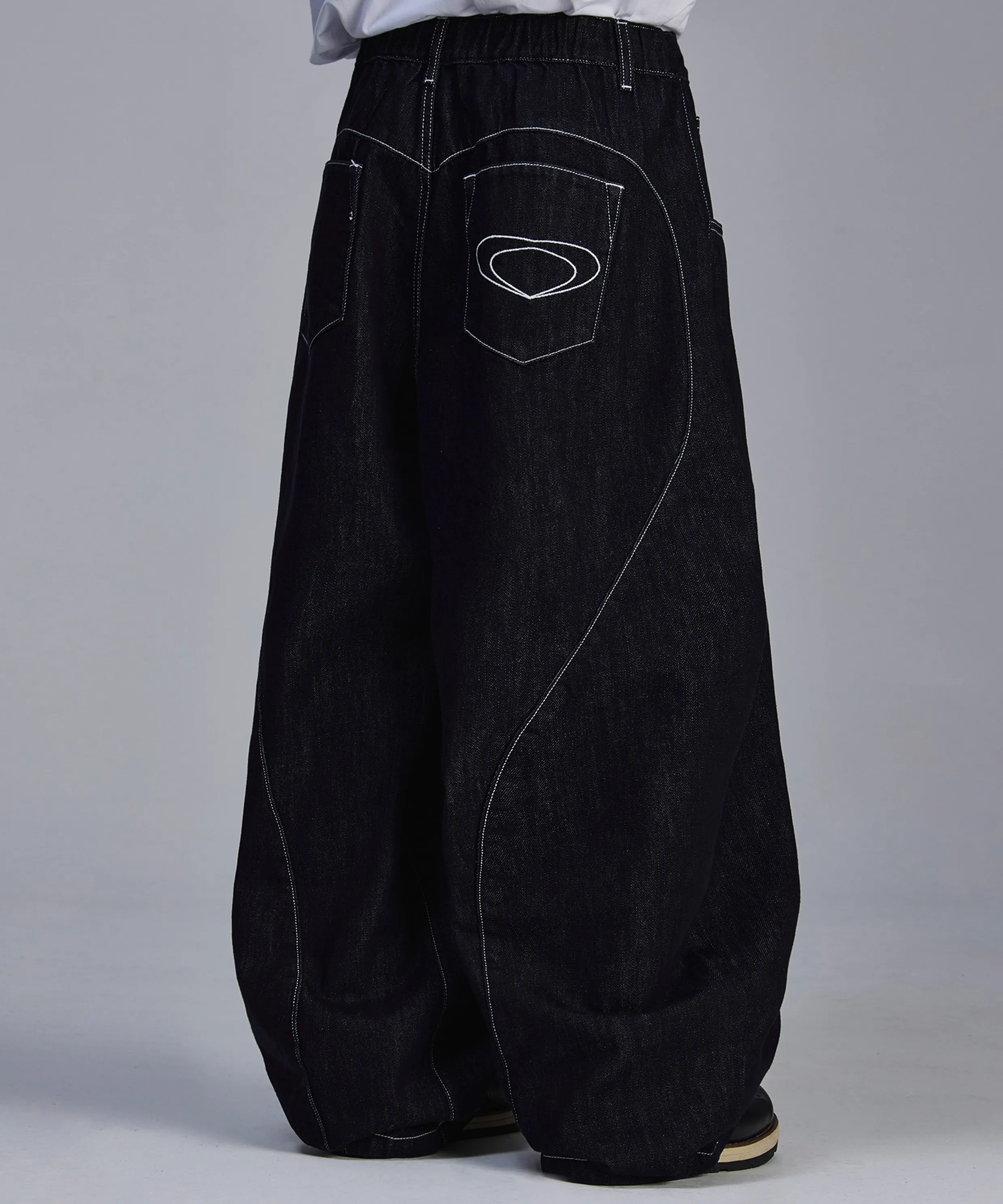 Back Logo Raw Dart Denim [Black]