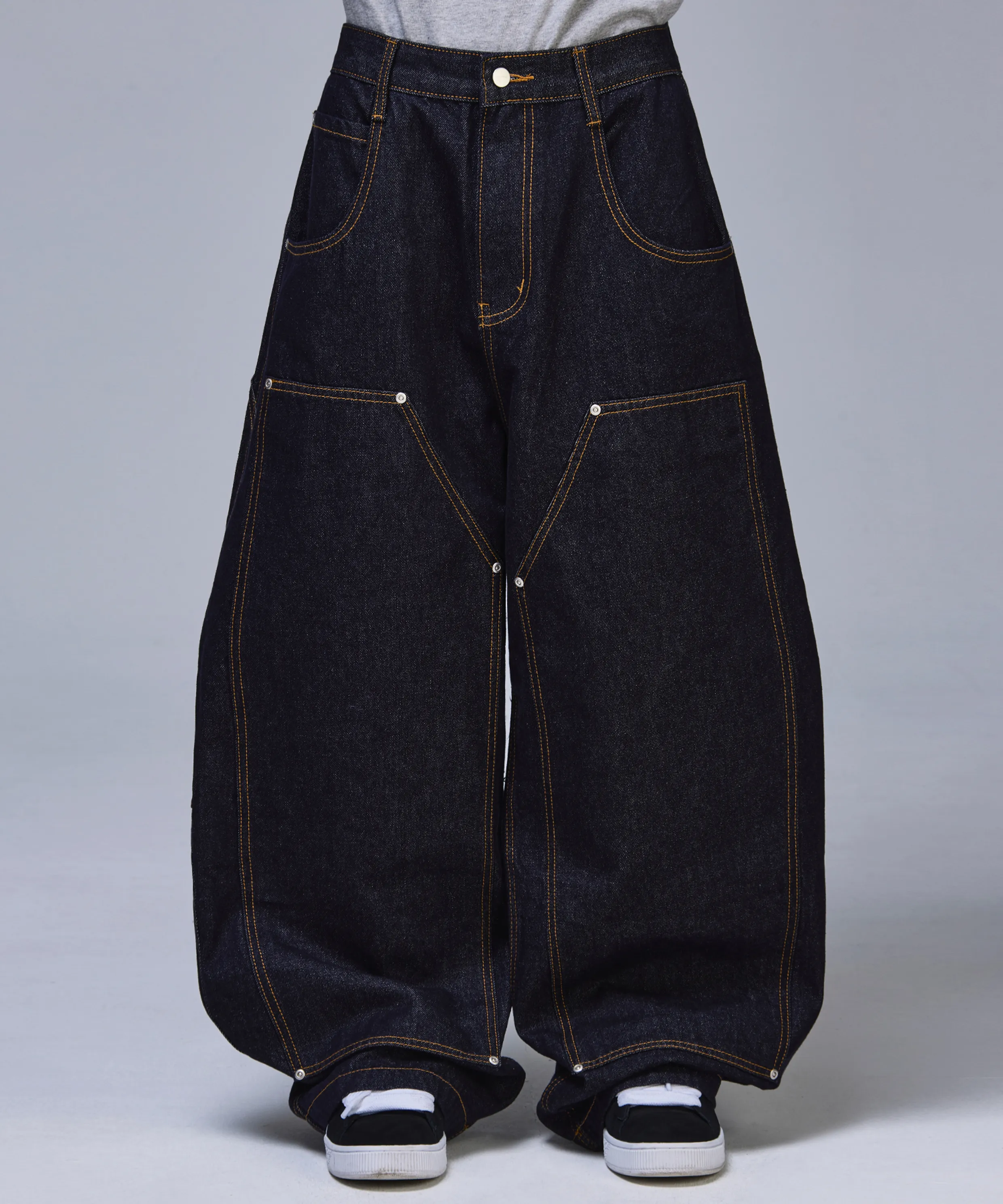 Back Logo Raw Dart Denim [Black]